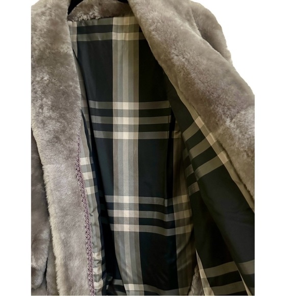 WOMENS, VINTAGE FUR, SHORT COAT IN GREY/TAUPE COLOR. BLACK PLAID LINING. - Picture 5 of 7